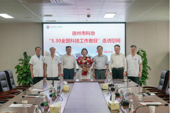 省.市科协领导慰问科技工作者docx470.png