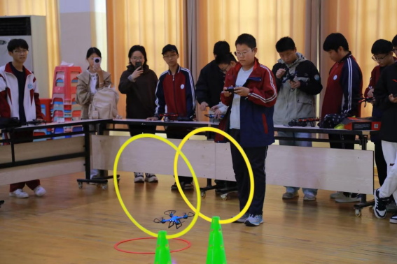 铜山区中小学第二十届科技文化艺术节暨 2025“全国科普月”活动•第六届STEAM创客比赛隆重举行