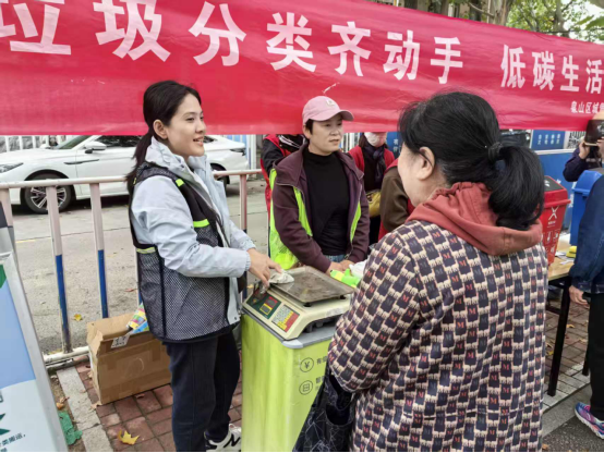 泉山区和平街道开展垃圾分类科普宣传活动22.png 泉山区和平街道开展垃圾分类科普宣传活动22.png