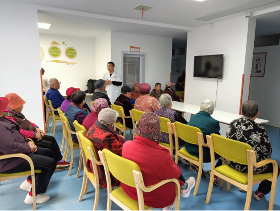 泉山区新语社区举行“情暖金秋 健康同行”重阳节科普活动