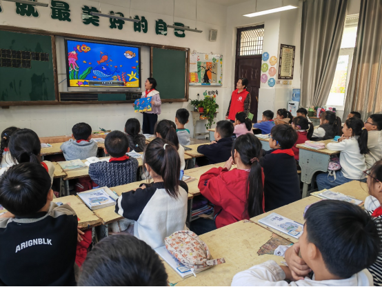 童“画”邂逅AI  泉山区柳新镇打造沉浸式科技艺术课堂