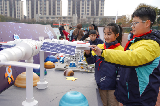 贾汪区 2025 年中小学 “泉” 源科技月暨第四届科技文化节启幕421.png 贾汪区 2025 年中小学 “泉” 源科技月暨第四届科技文化节启幕421.png