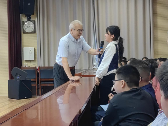 中科院老科学家走进丰县校园