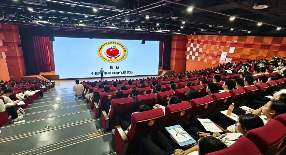 原魁:走近机器人,遇见人工智能新时代.jpg 原魁:走近机器人,遇见人工智能新时代.jpg